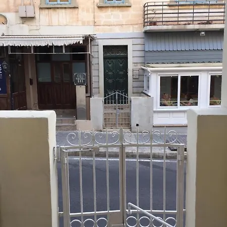 بيت ضيافة Paceville Butts Inn