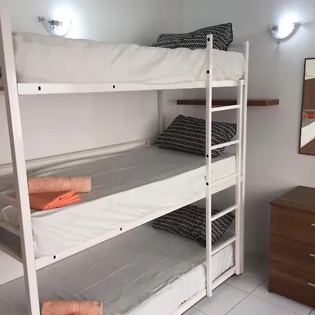 Paceville Butts Inn بيت ضيافة
