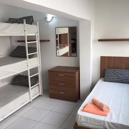 Paceville Butts Inn بيت ضيافة *