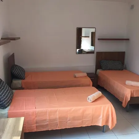 Paceville Butts Inn بيت ضيافة *